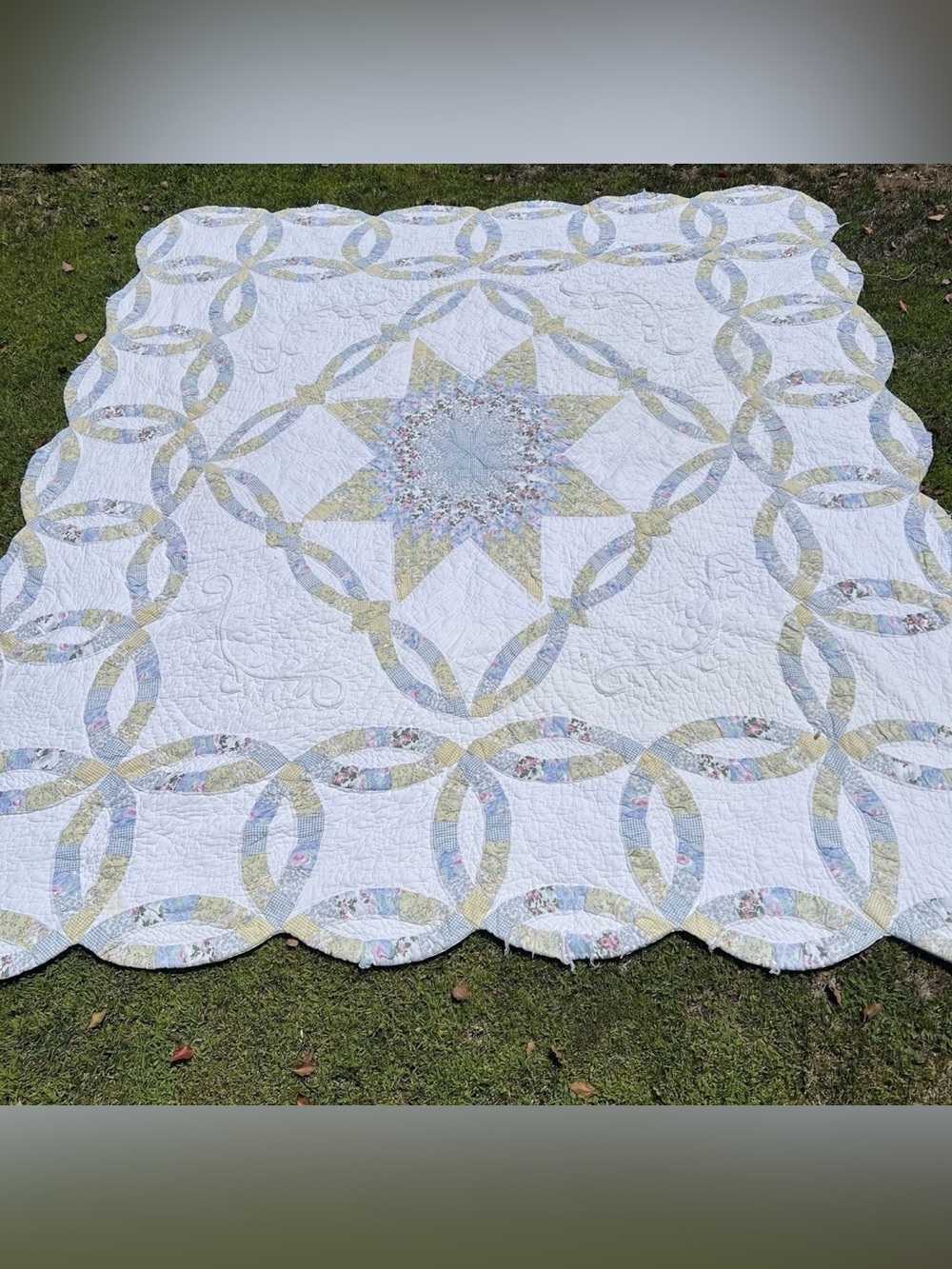 VTG Double Wedding Ring Center Star Cottage Quilt Scallop Edge 86x100 READ